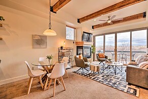 Walkable Park Mountain Getaway: Hot Tub & Views!