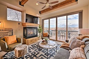 Walkable Park Mountain Getaway: Hot Tub & Views!