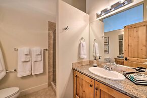 Walkable Park Mountain Getaway: Hot Tub & Views!