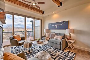 Walkable Park Mountain Getaway: Hot Tub & Views!