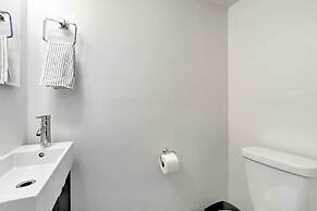 Central Philly Townhome w/ Patio & City Views!