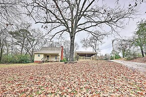 Tranquil Retreat w/ Dock on Lake Hamilton!