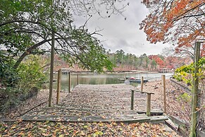 Tranquil Retreat w/ Dock on Lake Hamilton!