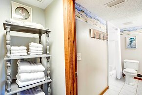 Indian Rocks Beach Cottage, Walk to Beach!