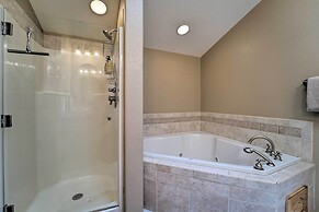 Townhome w/ Mtn Views: 1 Block to Downtown Ouray!