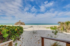 Sunlit Longboat Key Escape w/ Private Resort Beach