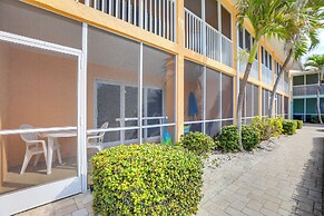 Sunlit Longboat Key Escape w/ Private Resort Beach