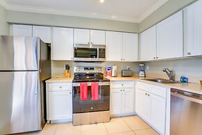 Sunlit Longboat Key Escape w/ Private Resort Beach