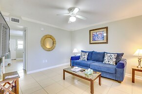 Sunlit Longboat Key Escape w/ Private Resort Beach