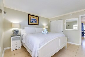 Sunlit Longboat Key Escape w/ Private Resort Beach