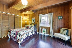 Cozy Lake Arrowhead Cabin w/ Hot Tub & Deck!