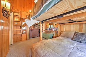 Big Bear Lake Cabin w/ Deck ~ 7 Mi to Ski Slopes!