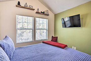 5 Mi to Big Bear Lake: Cozy Cottage w/ Hot Tub