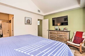 5 Mi to Big Bear Lake: Cozy Cottage w/ Hot Tub