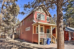 5 Mi to Big Bear Lake: Cozy Cottage w/ Hot Tub