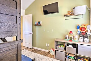 5 Mi to Big Bear Lake: Cozy Cottage w/ Hot Tub