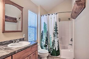 5 Mi to Big Bear Lake: Cozy Cottage w/ Hot Tub