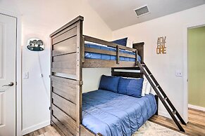 5 Mi to Big Bear Lake: Cozy Cottage w/ Hot Tub