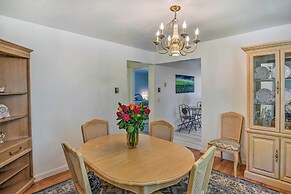 Stockbridge Home: Walk to Town Beach!