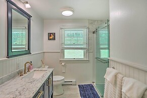 Stockbridge Home: Walk to Town Beach!