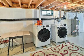 Stockbridge Home: Walk to Town Beach!