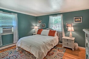 Stockbridge Home: Walk to Town Beach!