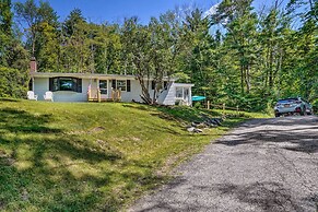 Stockbridge Home: Walk to Town Beach!