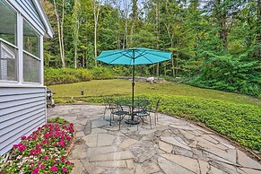 Stockbridge Home: Walk to Town Beach!