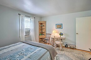 Stockbridge Home: Walk to Town Beach!