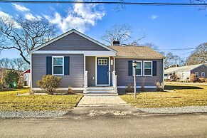 Walk to Shore: Updated Buzzards Bay Cottage!