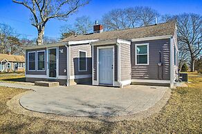 Walk to Shore: Updated Buzzards Bay Cottage!