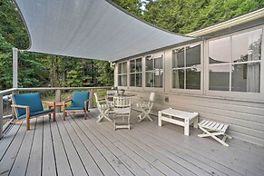 Cozy Stockbridge Cabin - Walk to Beach & Lake!