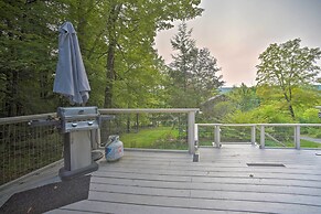 Cozy Stockbridge Cabin - Walk to Beach & Lake!