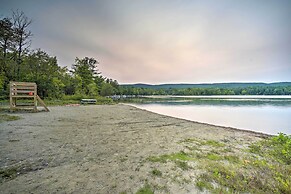 Cozy Stockbridge Cabin - Walk to Beach & Lake!