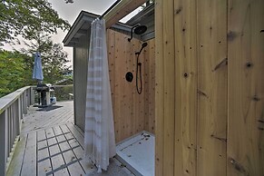 Cozy Stockbridge Cabin - Walk to Beach & Lake!