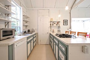 Cozy Stockbridge Cabin - Walk to Beach & Lake!