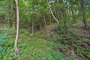 Cozy Stockbridge Cabin - Walk to Beach & Lake!