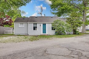 1 Mi to Ferry: 'sea Street Cottage' in Hyannis