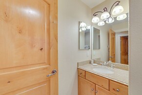 Central Townhome < 1 Mi to The Village at Mammoth!