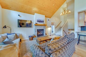 Central Townhome < 1 Mi to The Village at Mammoth!