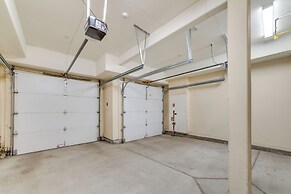 Central Townhome < 1 Mi to The Village at Mammoth!