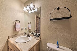 Cozy Ruidoso Cabin Retreat w/ Private Hot Tub