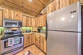 Cozy Ruidoso Cabin Retreat w/ Private Hot Tub