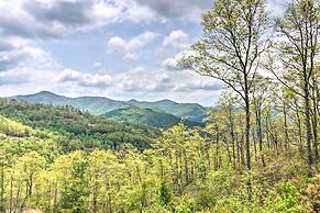 Elevated Cabin Bordering Smoky Mountain Nat'l Park