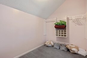 Private Dock: Spacious Lakefront Home in Stover