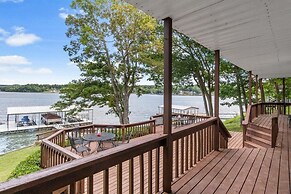 Private Dock: Spacious Lakefront Home in Stover