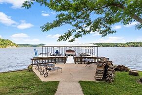Private Dock: Spacious Lakefront Home in Stover