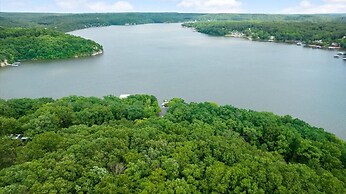 Private Dock: Spacious Lakefront Home in Stover