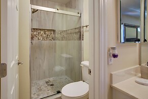 Townhome w/ Pool Access, Near Dtwn Palm Springs!