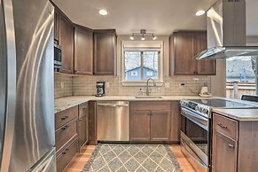 Family-friendly Redmond Getaway: Walk to Dtwn